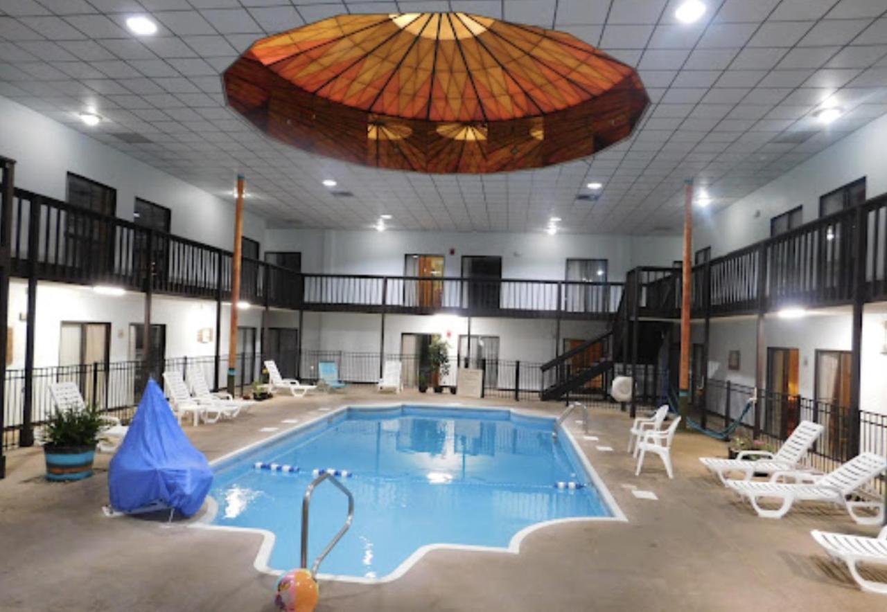 Hotel Hutchi Bell South Hutchinson Exterior foto